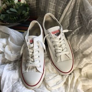 CONVERSE White Canvas 👟👟👛🧢